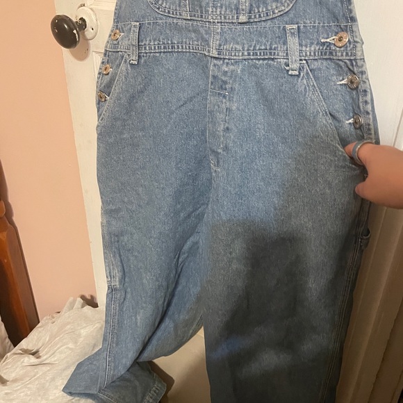 Vintage Limited Overalls

In great condition. No holes, tears, or stains - Picture 4 of 8